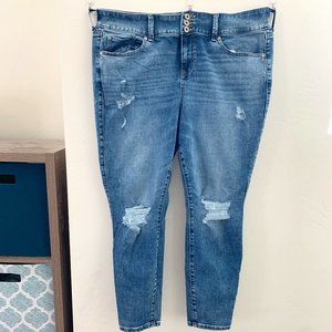 Torrid Jeggin Super Soft Destructed Medium Wash Size 18 Short
